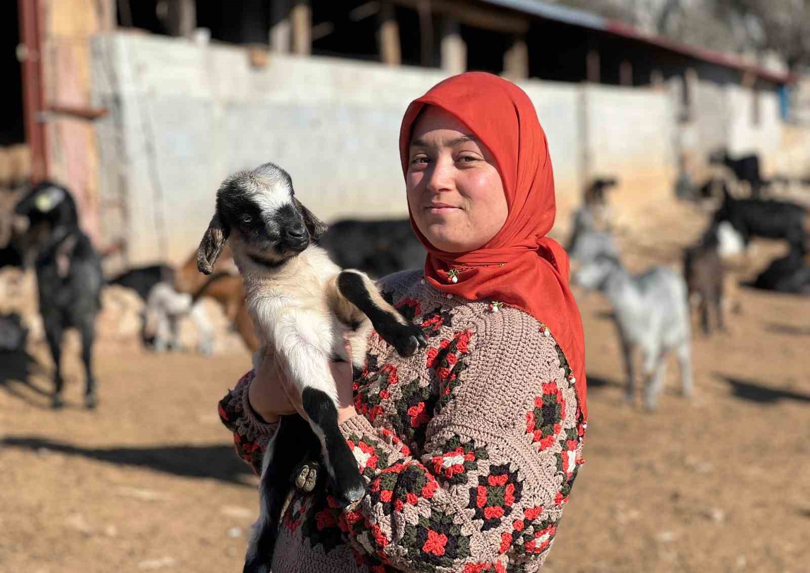 Mersinli Yörük kızı, baba mesleğiyle kültürünü yaşatıyor
