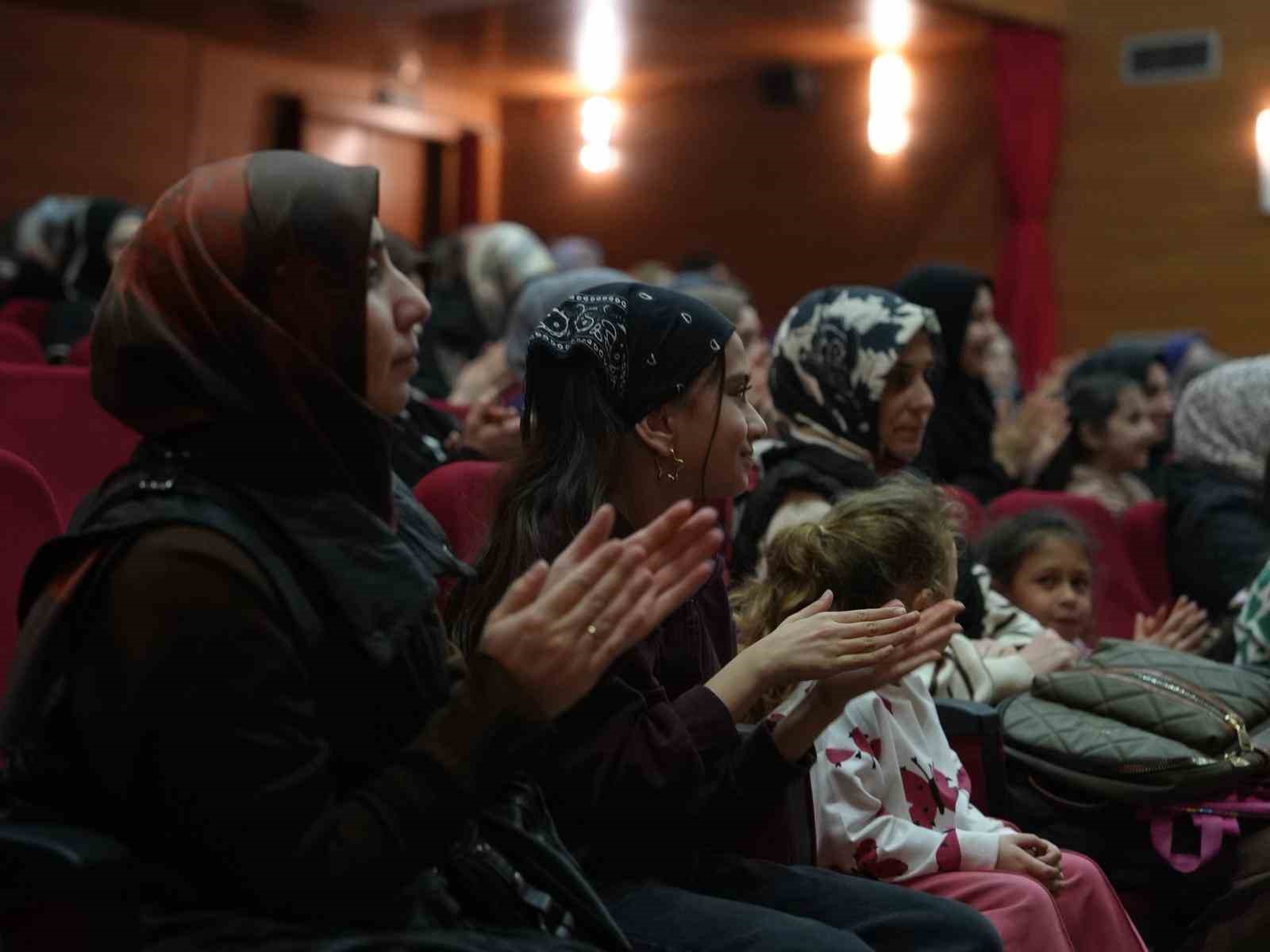 Merve Gülcemal Düzcelilerle buluştu
