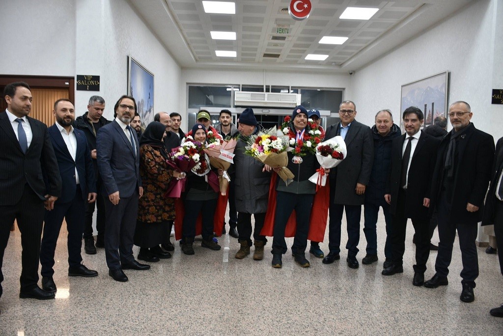 Meşaleler Dadaşların özel gururları için yandı
