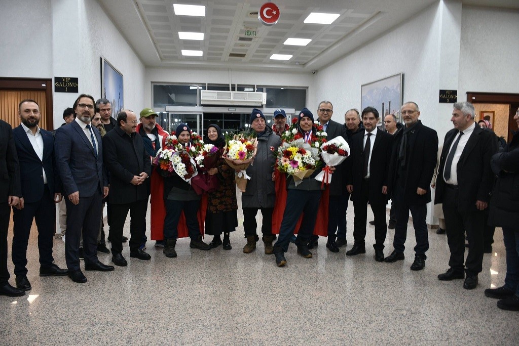 Meşaleler Dadaşların özel gururları için yandı
