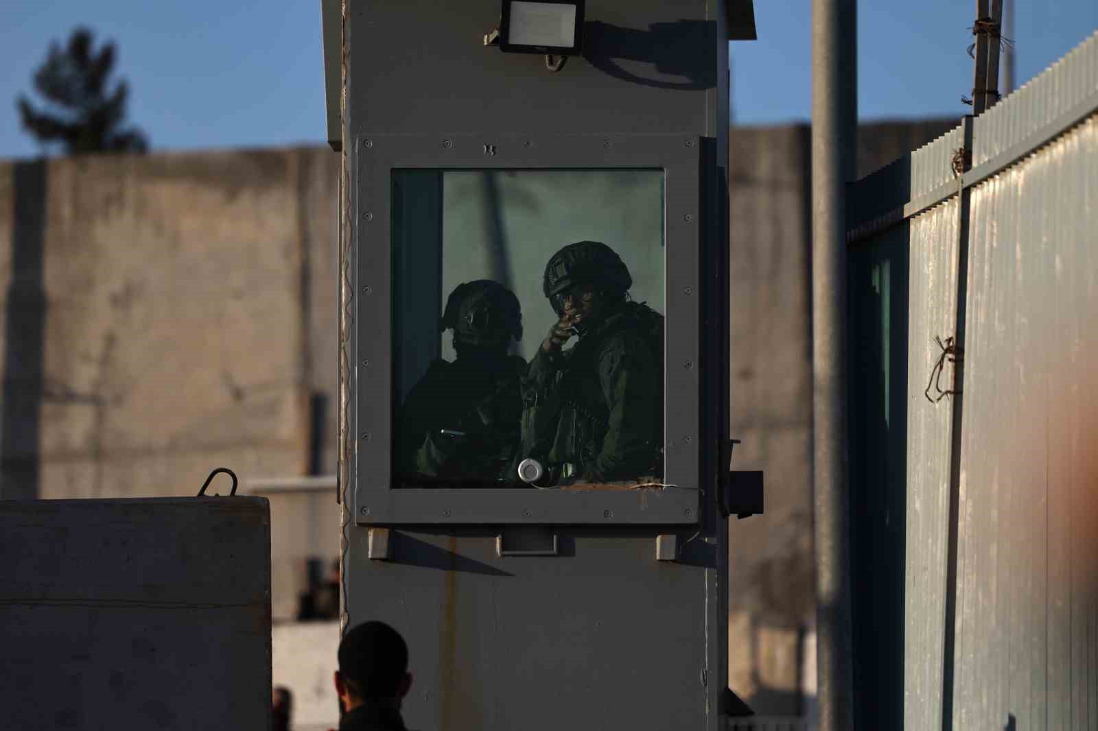 Mescid-i Aksa’da 80 bin kişi Ramazanın ilk cuma namazını kıldı
