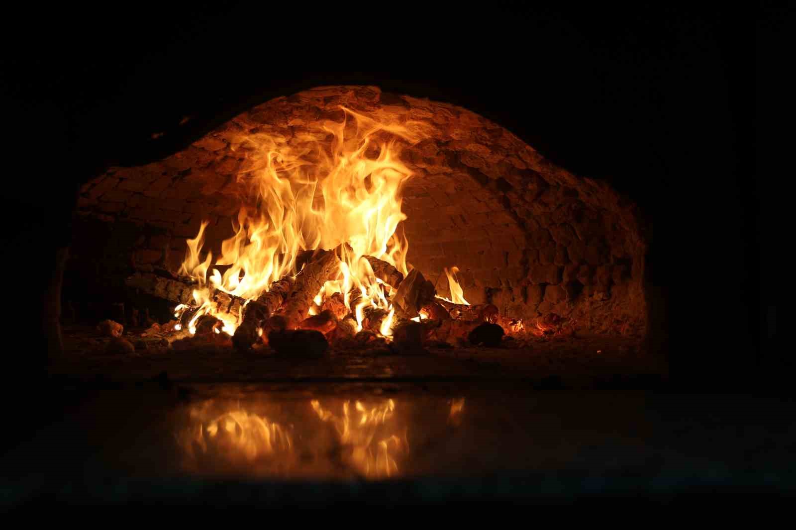 Meşe odunlu fırında vazgeçilmez lezzet: Tahinli pide
