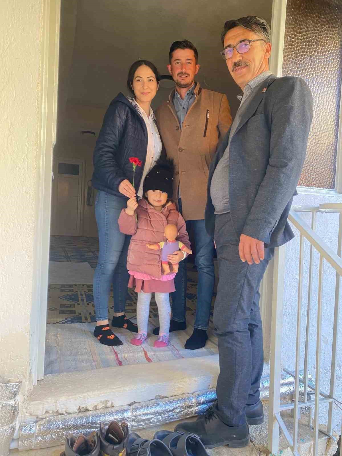 Meşeli Mahalle Muhtarı Yavuz’dan Kadınlara 8 Mart jesti
