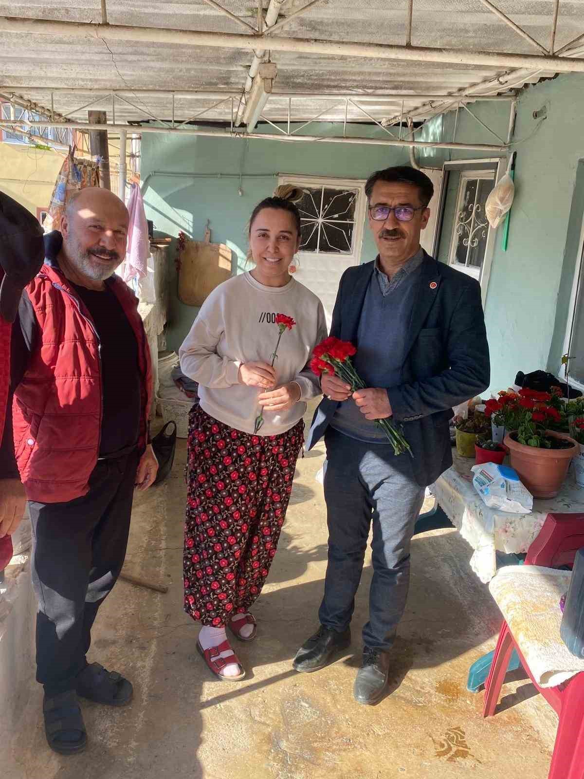 Meşeli Mahalle Muhtarı Yavuz’dan Kadınlara 8 Mart jesti
