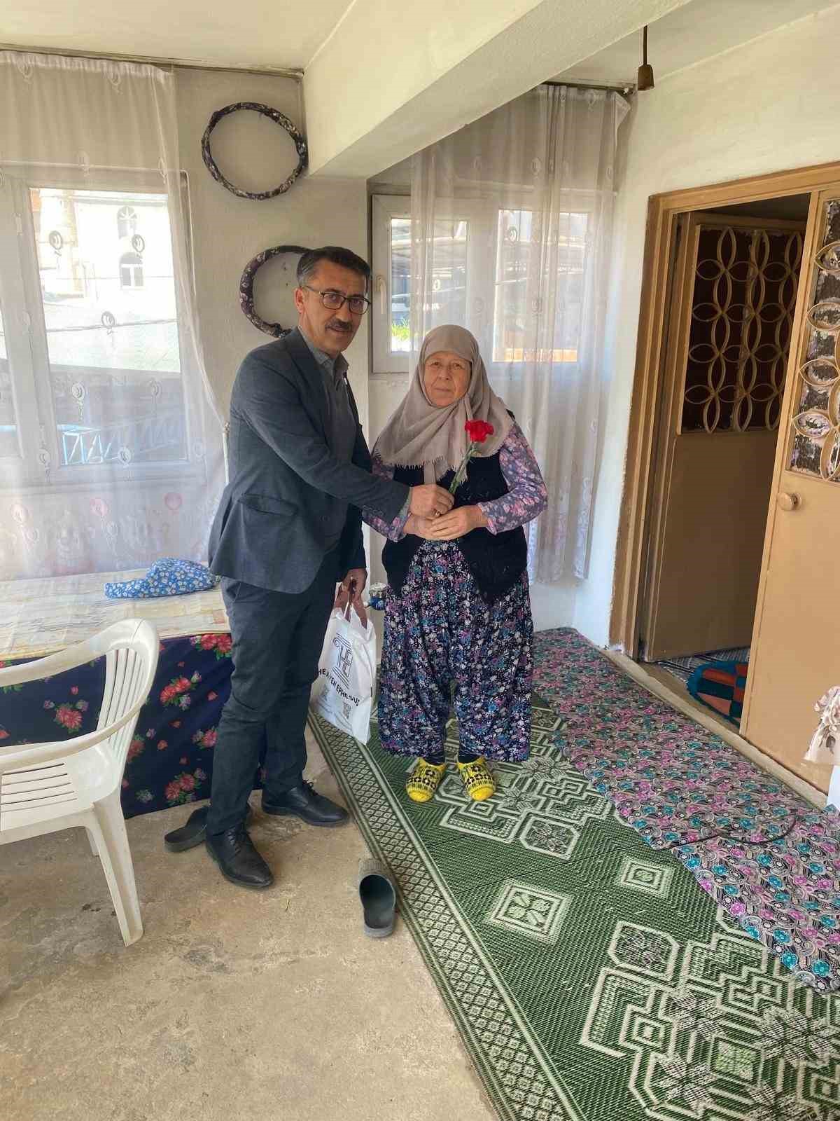 Meşeli Mahalle Muhtarı Yavuz’dan Kadınlara 8 Mart jesti
