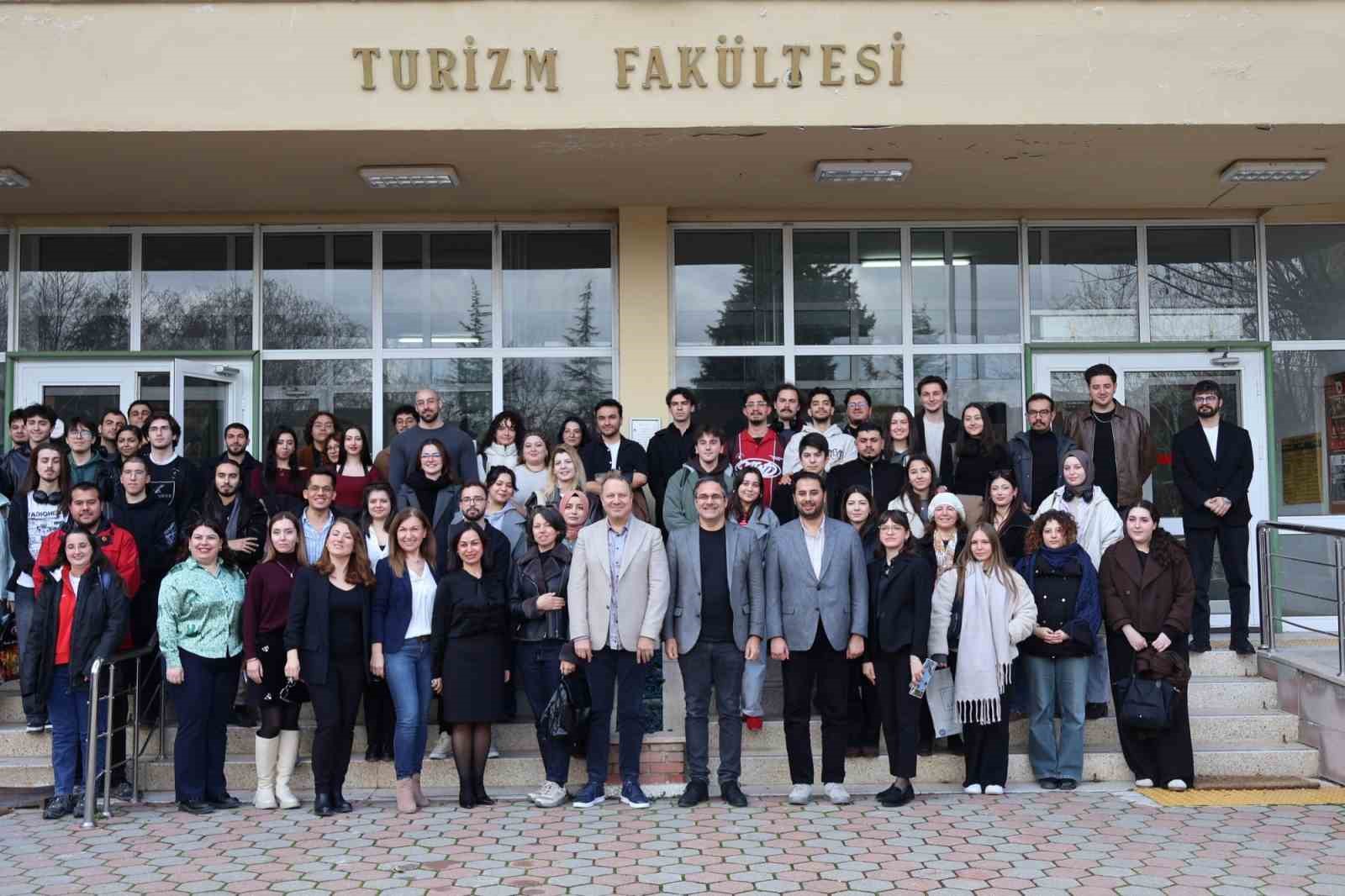 Mesleğin ustası öğrencilerle tecrübelerini paylaştı
