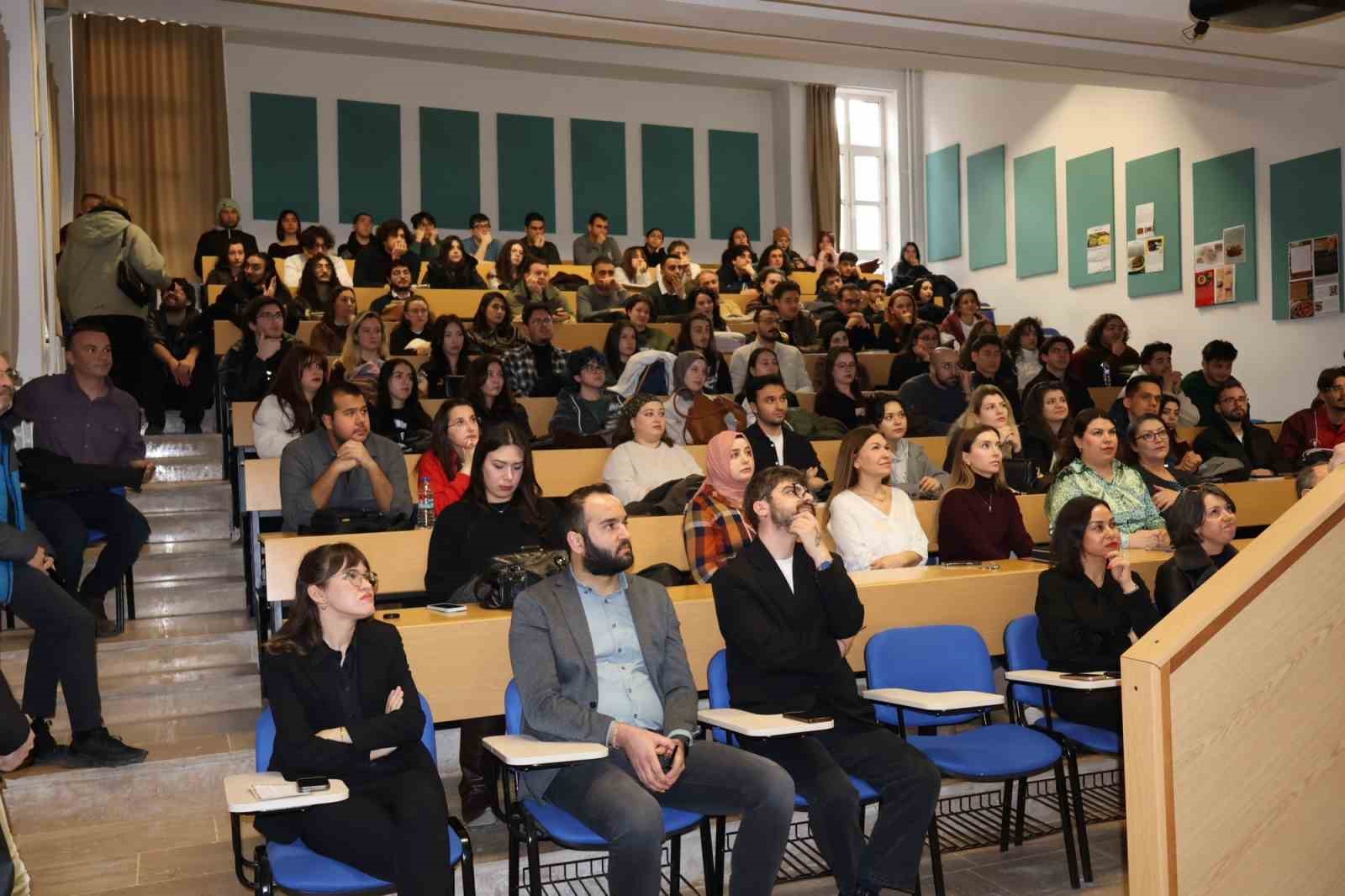 Mesleğin ustası öğrencilerle tecrübelerini paylaştı
