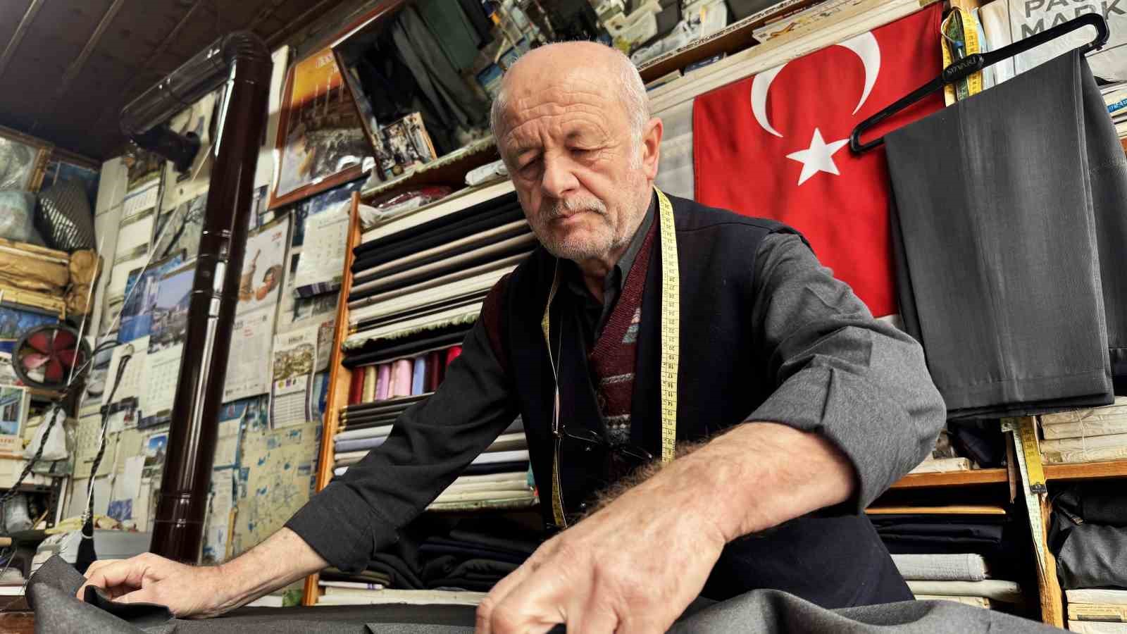 Mesleğinde yarım asrı geride bırakan terzi tarihi kentte zamana direniyor
