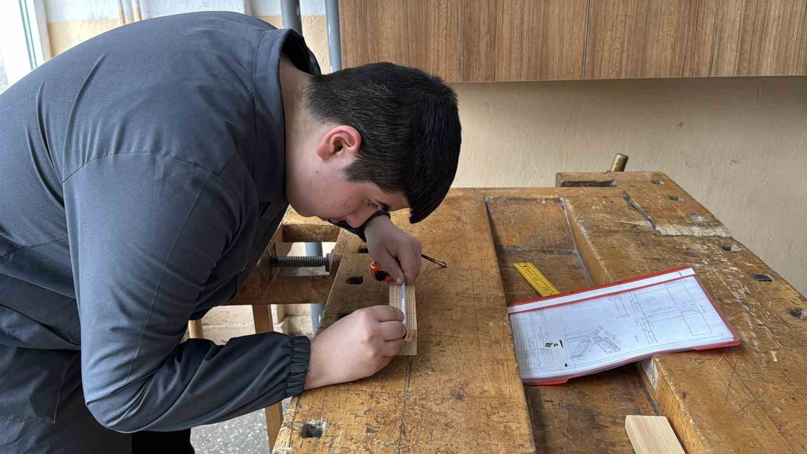 Meslek lisesi öğrencilerinin el emeği ürünleri döner sermayeye kazandırılacak
