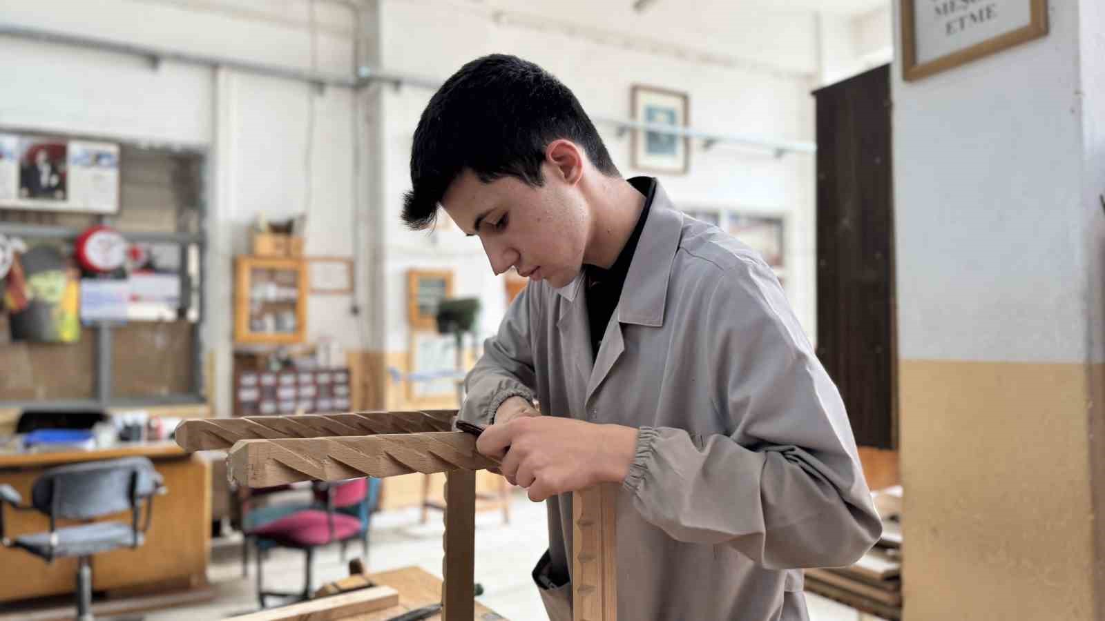 Meslek lisesi öğrencilerinin el emeği ürünleri döner sermayeye kazandırılacak
