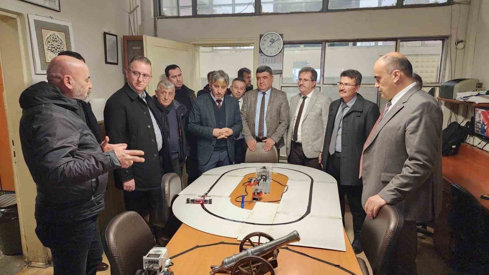 Meslekî eğitim Tavşanlı’da masaya yatırıldı
Meslekî eğitim Tavşanlı’da masaya yatırıldı