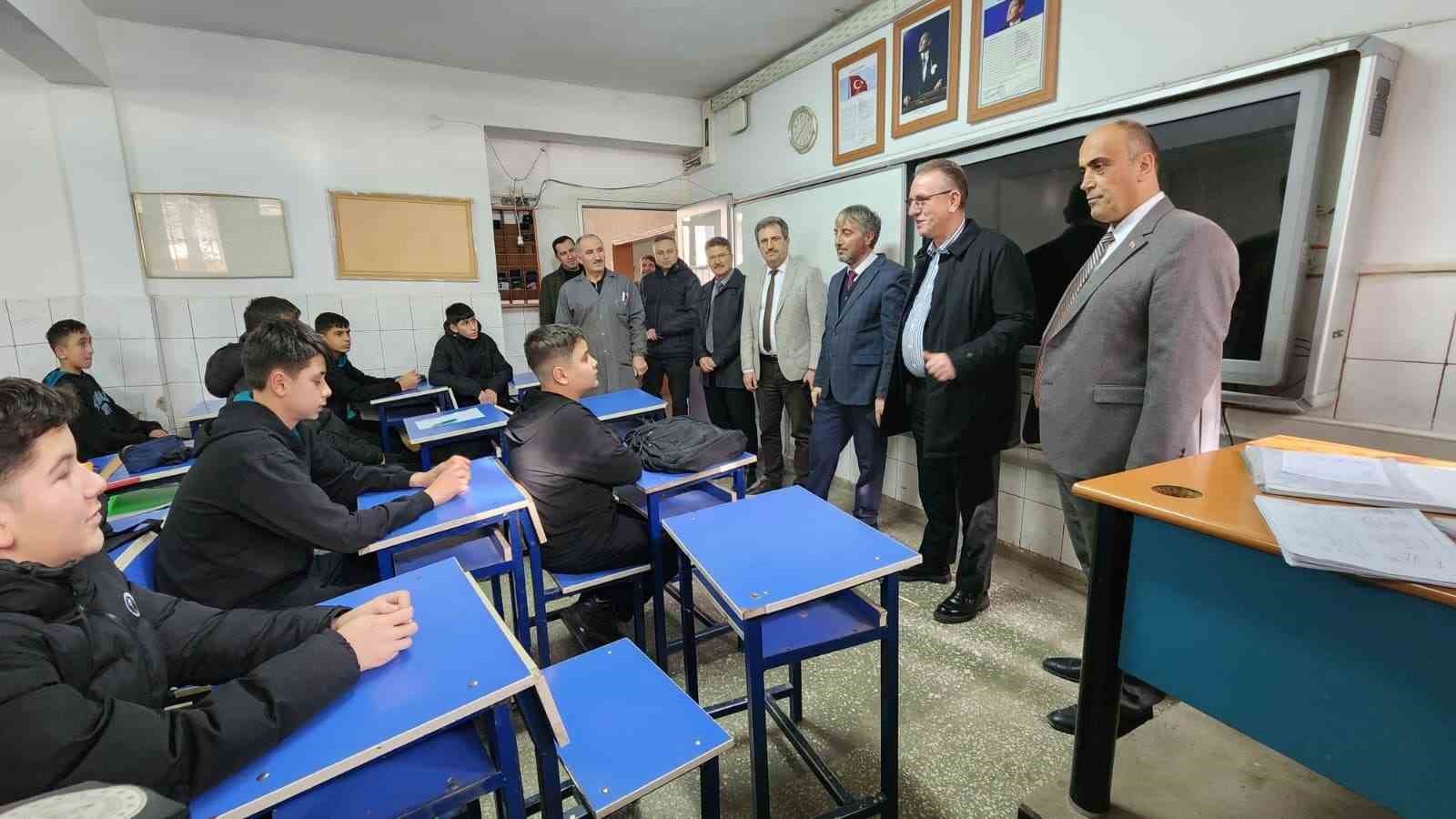 Meslekî eğitim Tavşanlı’da masaya yatırıldı
Meslekî eğitim Tavşanlı’da masaya yatırıldı