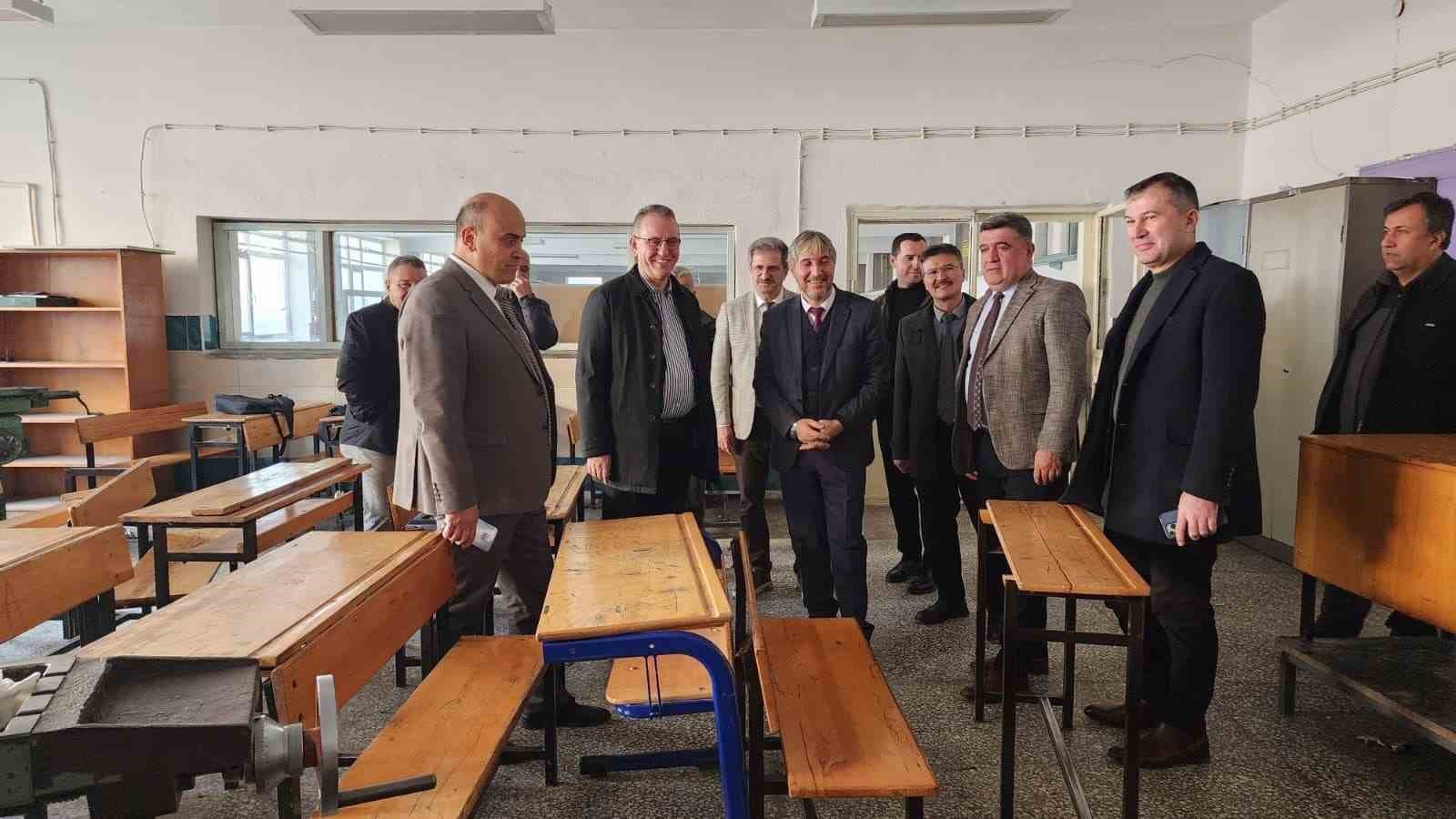 Meslekî eğitim Tavşanlı’da masaya yatırıldı
Meslekî eğitim Tavşanlı’da masaya yatırıldı