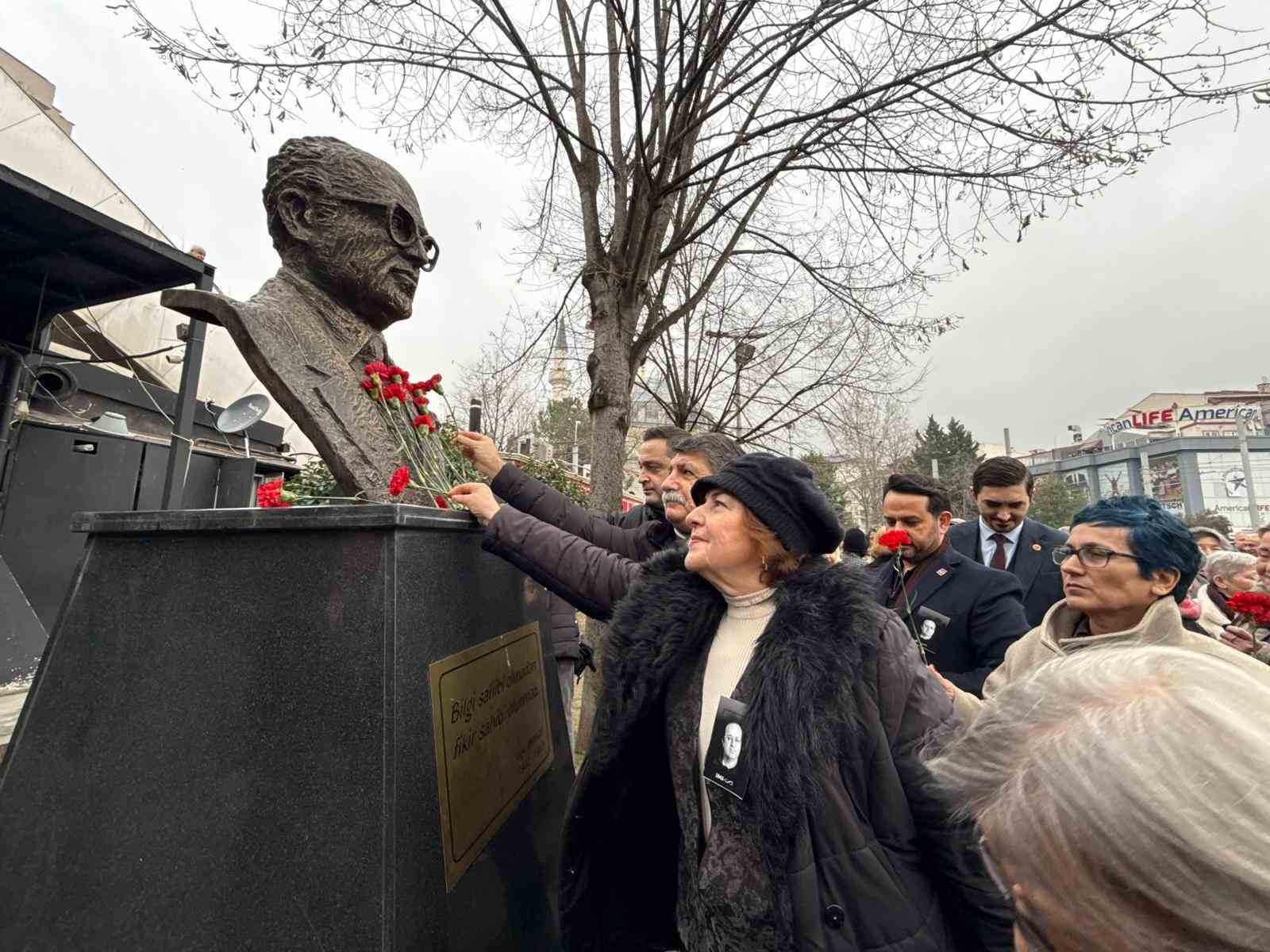 Meslektaşları Uğur Mumcu’yu ölümünün 33. yılında andı
Meslektaşları Uğur Mumcu’yu ölümünün 33. yılında andı