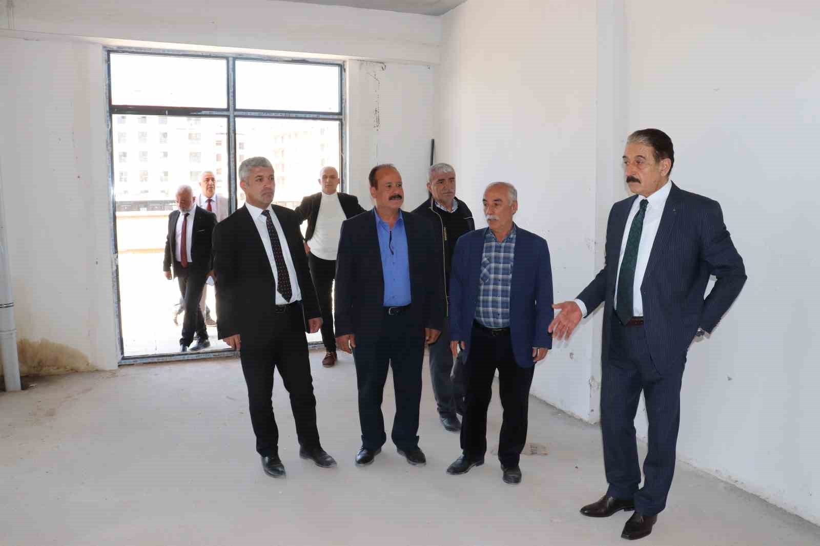 MESOB Başkanı Keskin’den esnafa çağrı: Yeni çarşıya taşının
MESOB Başkanı Keskin’den esnafa çağrı: Yeni çarşıya taşının