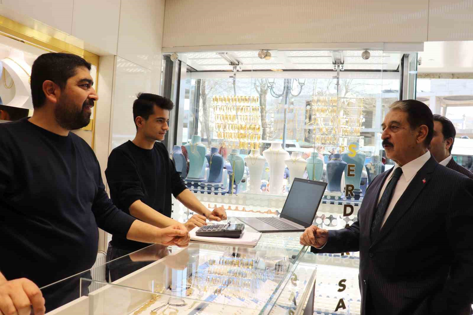 MESOB Başkanı Keskin’den esnafa çağrı: Yeni çarşıya taşının
MESOB Başkanı Keskin’den esnafa çağrı: Yeni çarşıya taşının