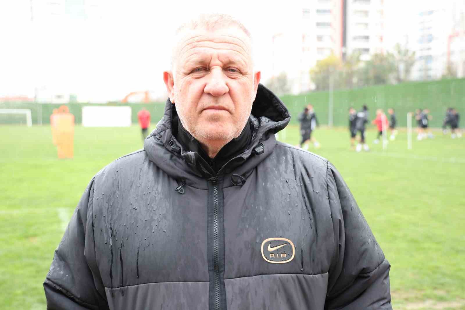 Mesut Bakkal: "Süper Lig’e çıkmak için çok az bir zamanımız kaldı"
