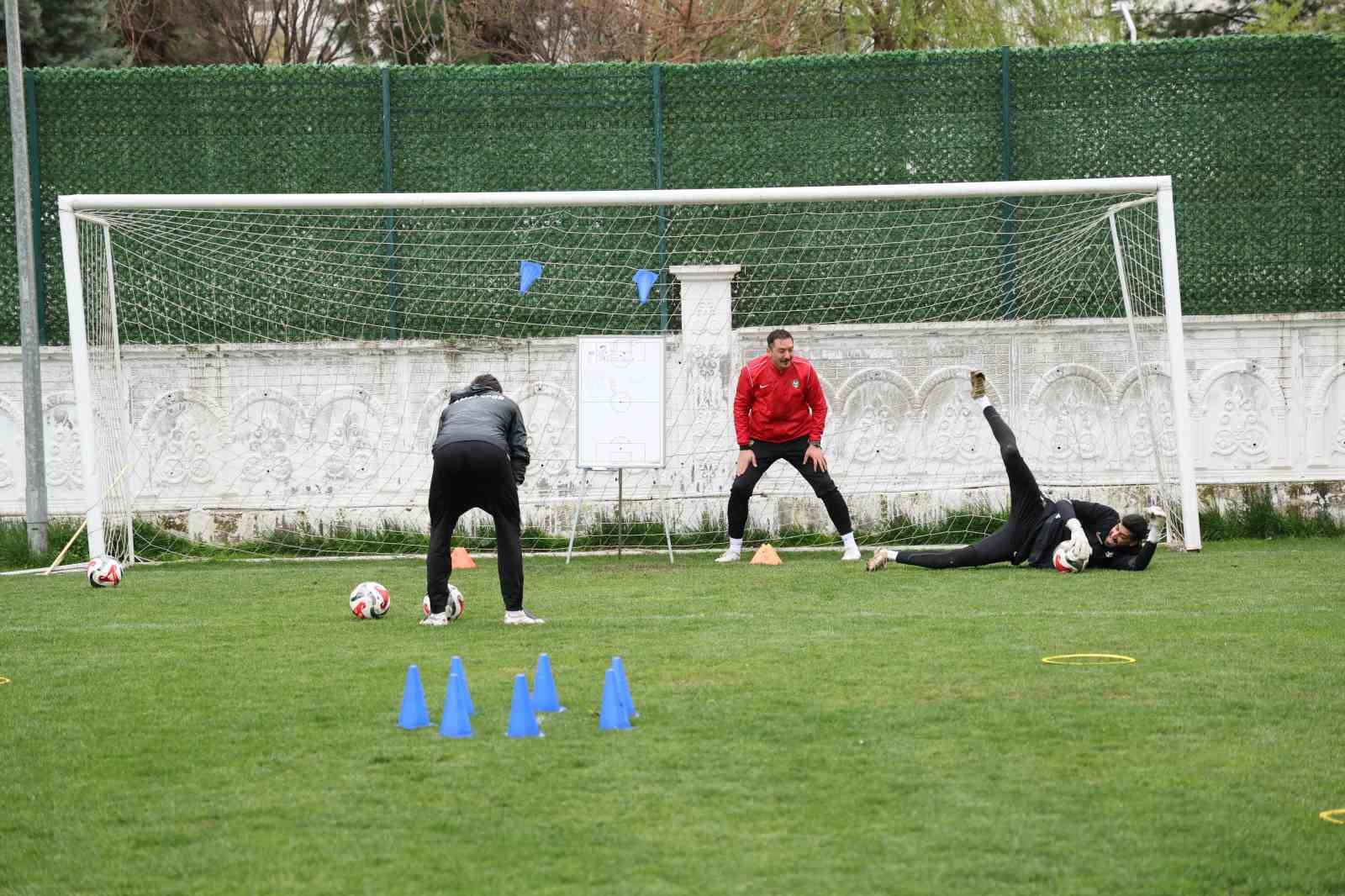 Mesut Bakkal: "Süper Lig’e çıkmak için çok az bir zamanımız kaldı"
