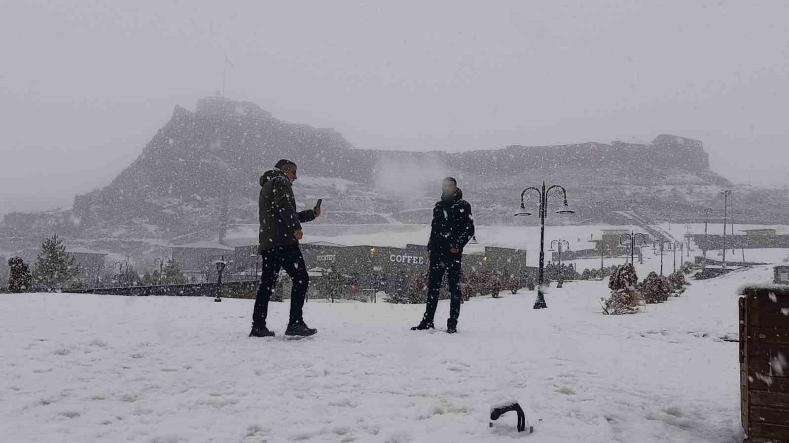 Meteoroloji uyarmıştı: Kars’ta yoğun kar yağışı başladı
