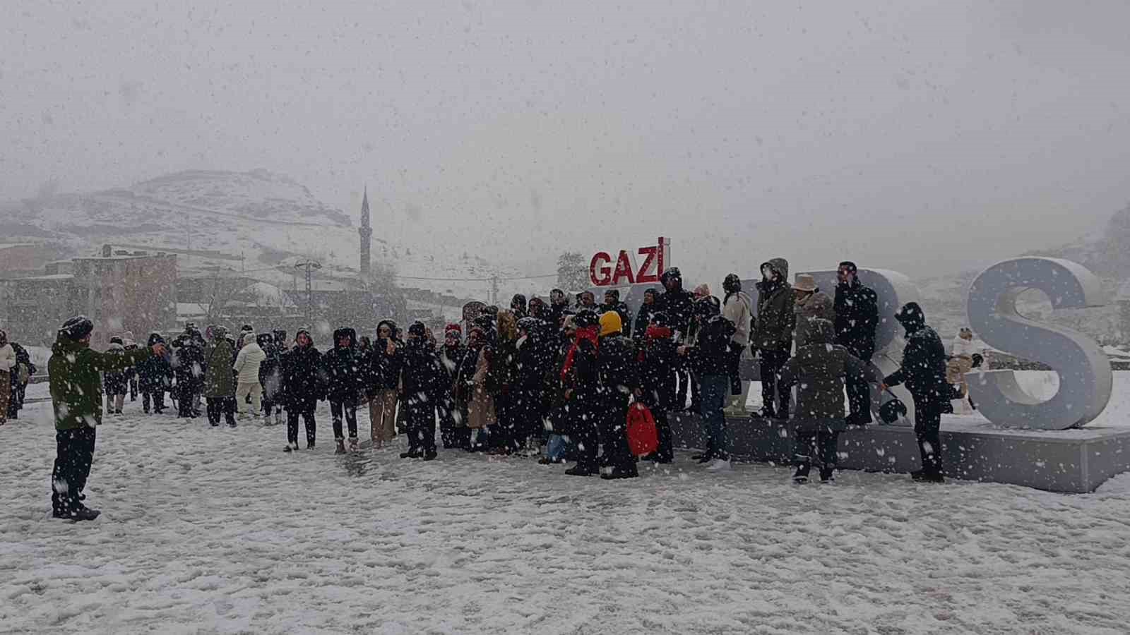 Meteoroloji uyarmıştı: Kars’ta yoğun kar yağışı başladı
