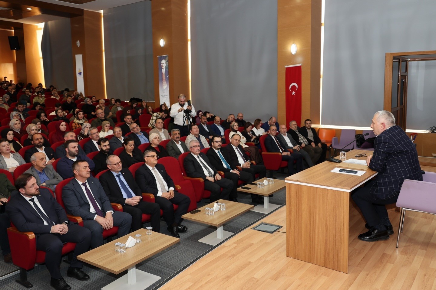 Metin Külünk: "Mesele, hak ile batıl mücadelesinde kimin nerede durduğudur"
