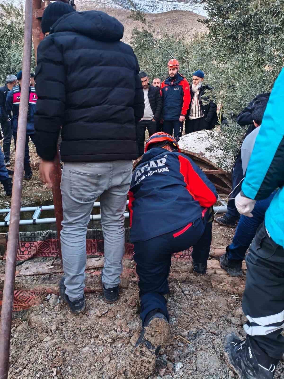 Metrelerce derinlikteki kuyuya düşen genç operasyonla kurtarıldı
