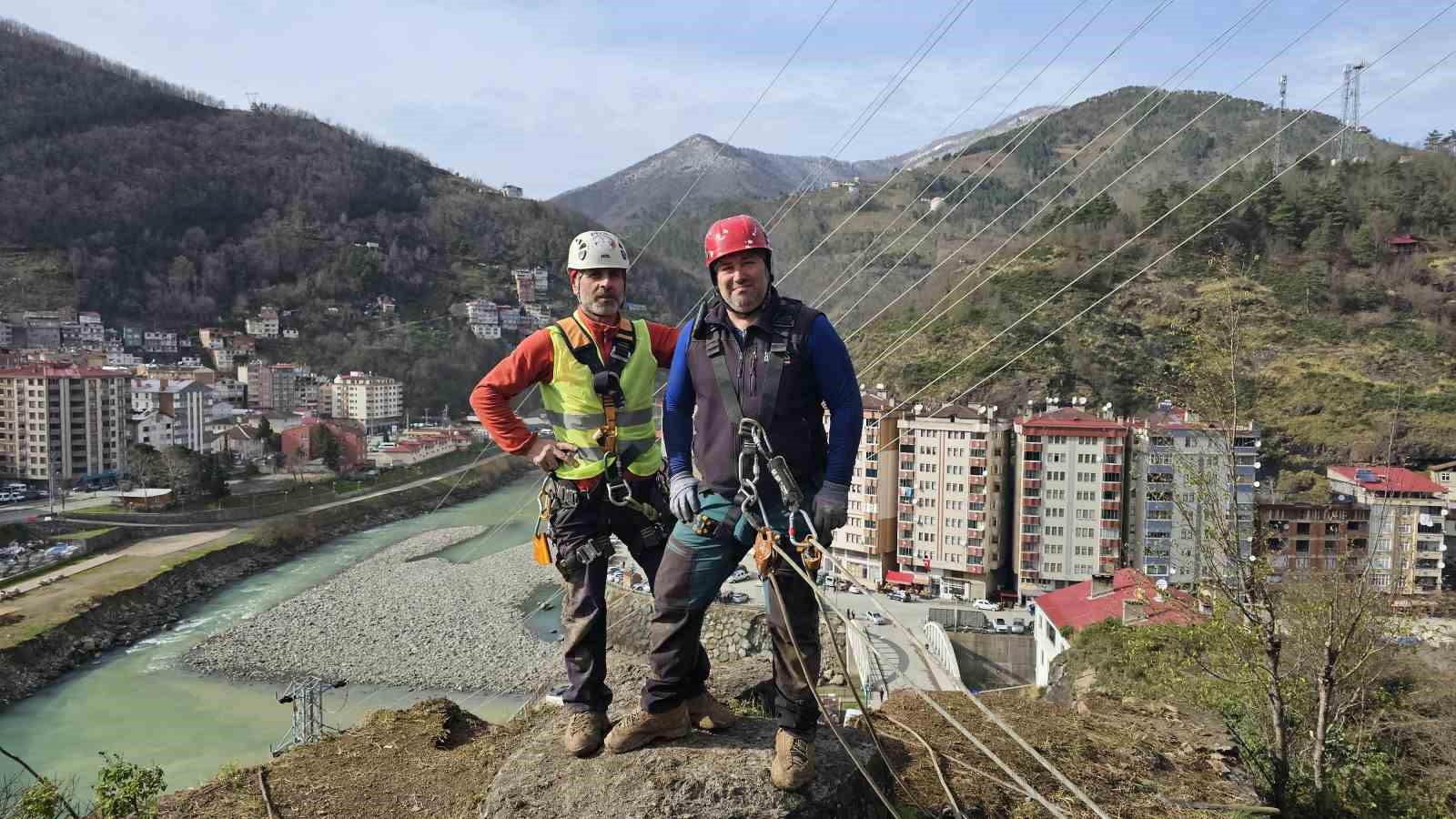 Metrelerce yükseklikte tehlikeli görev
