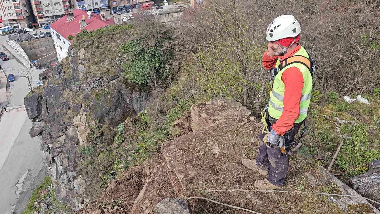 Metrelerce yükseklikte tehlikeli görev
