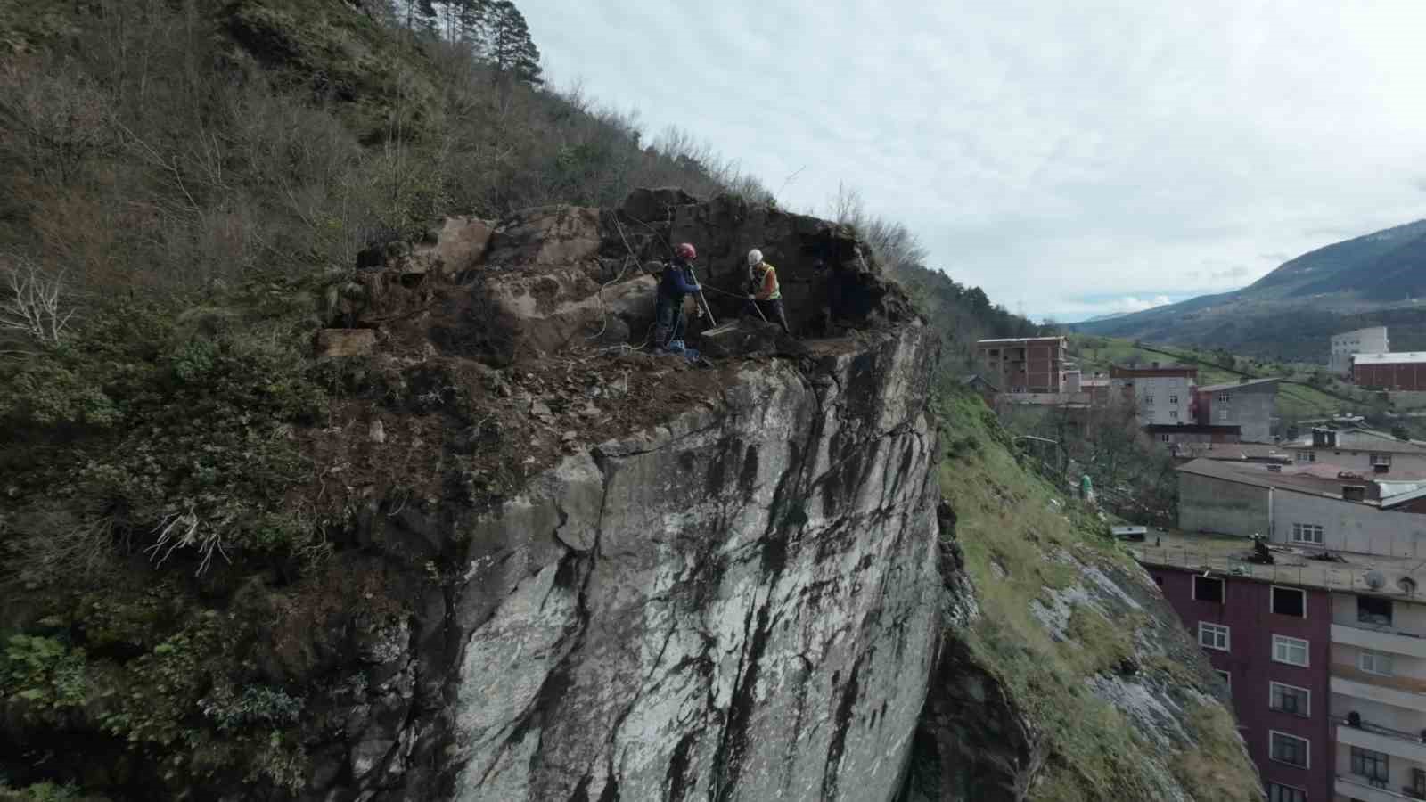 Metrelerce yükseklikte tehlikeli görev

