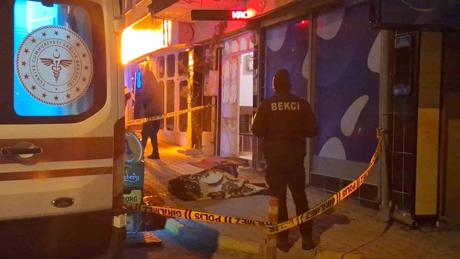 Metrelerce yükseklikten beton zemine düşen yaşlı adam hayatını kaybetti
