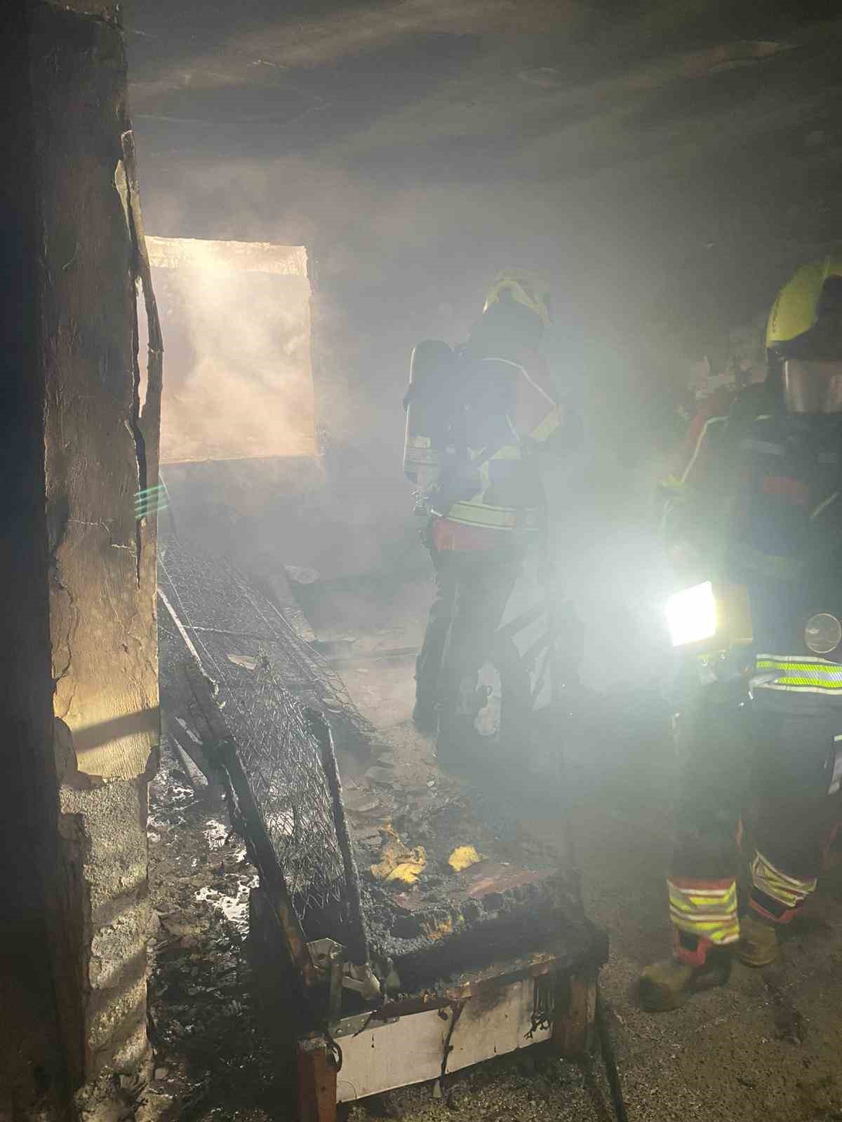 Metruk binada çıkan yangın, ekipleri harekete geçirdi
