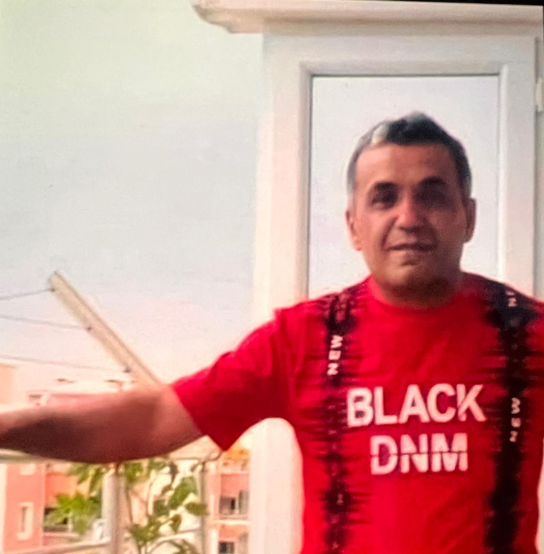 Metruk binada erkek cesedi bulundu
