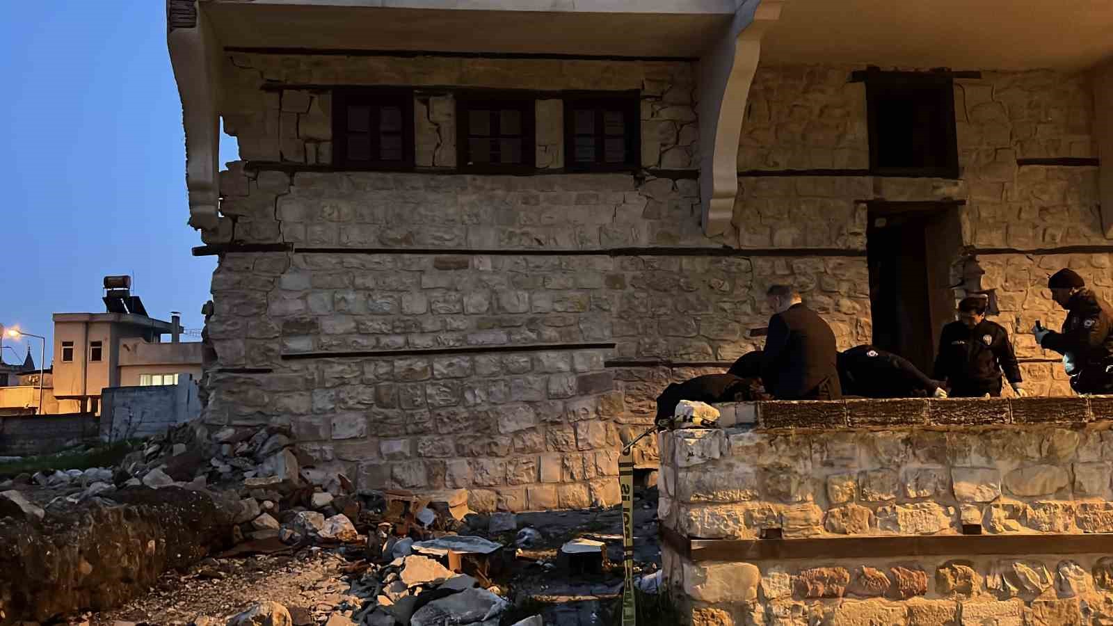 Metruk binada erkek cesedi bulundu
