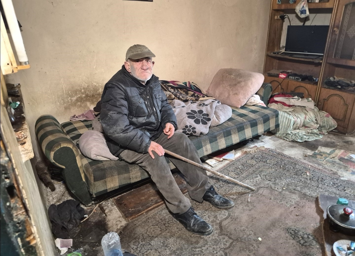 Metruk evde yaşam mücadelesi veren Celal amca huzurevine alındı
