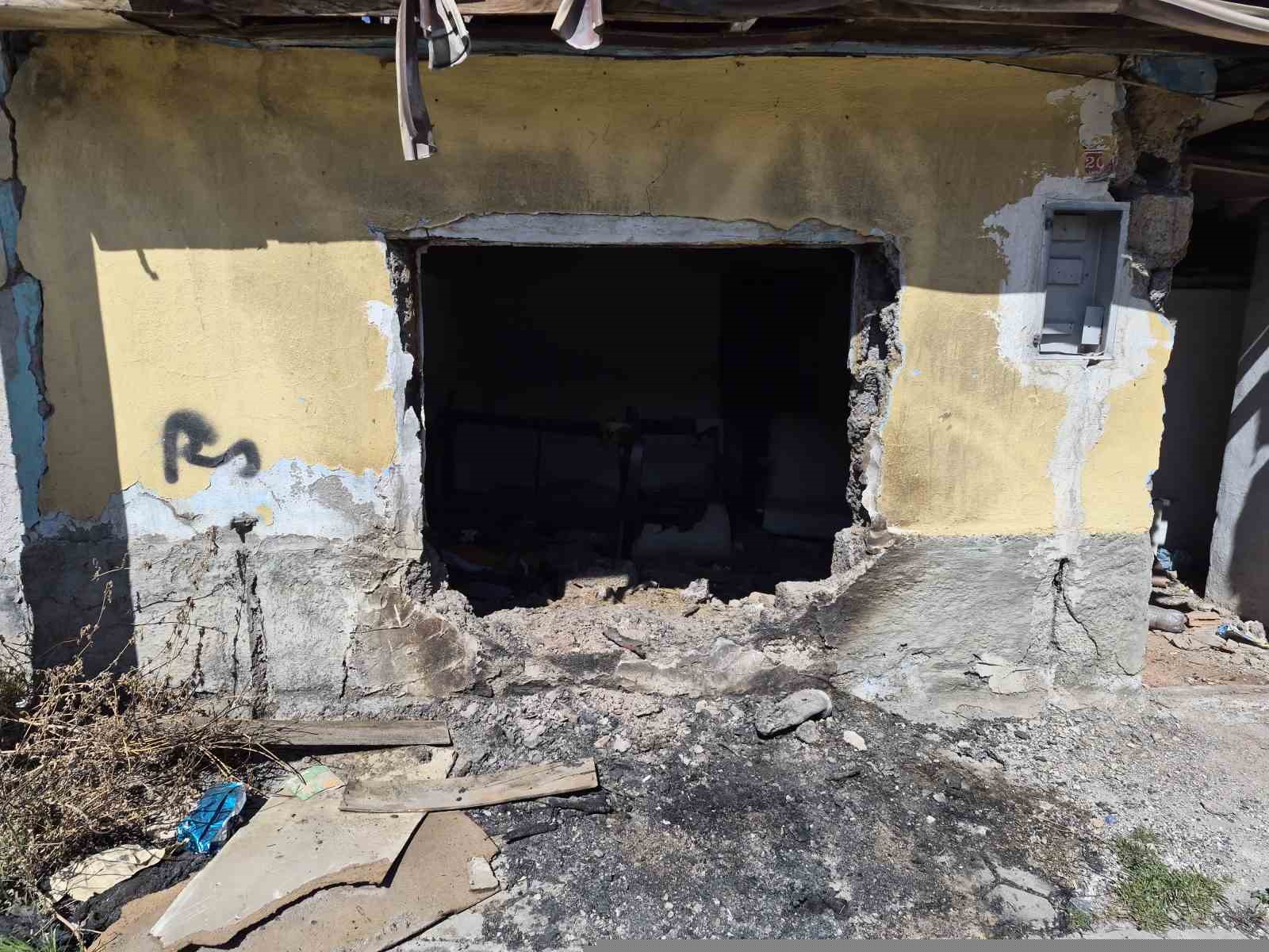 Metruk evler çevreye tehlike saçıyor
