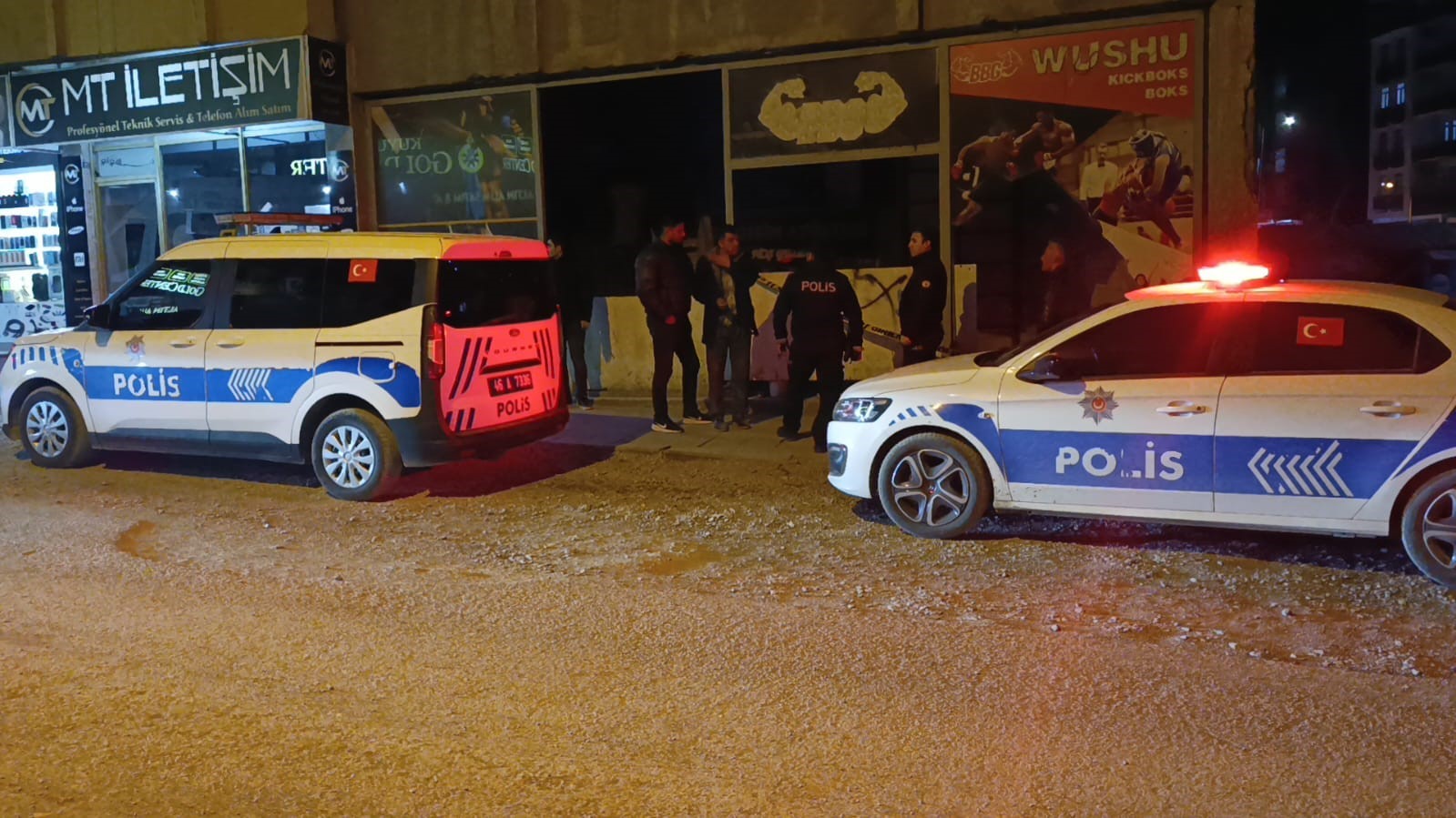 Metruk iş yerinde erkek cesedi bulundu
