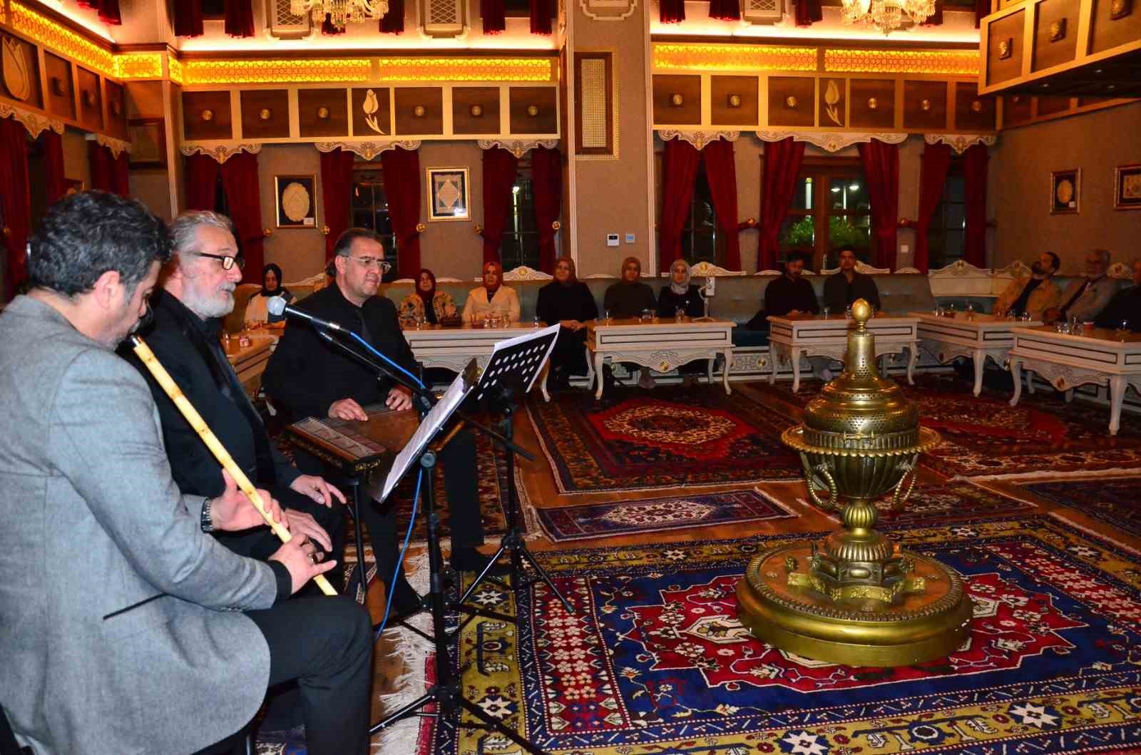 Mevlana’nın sessizliği Manisa’da yankılandı
Mevlana’nın sessizliği Manisa’da yankılandı