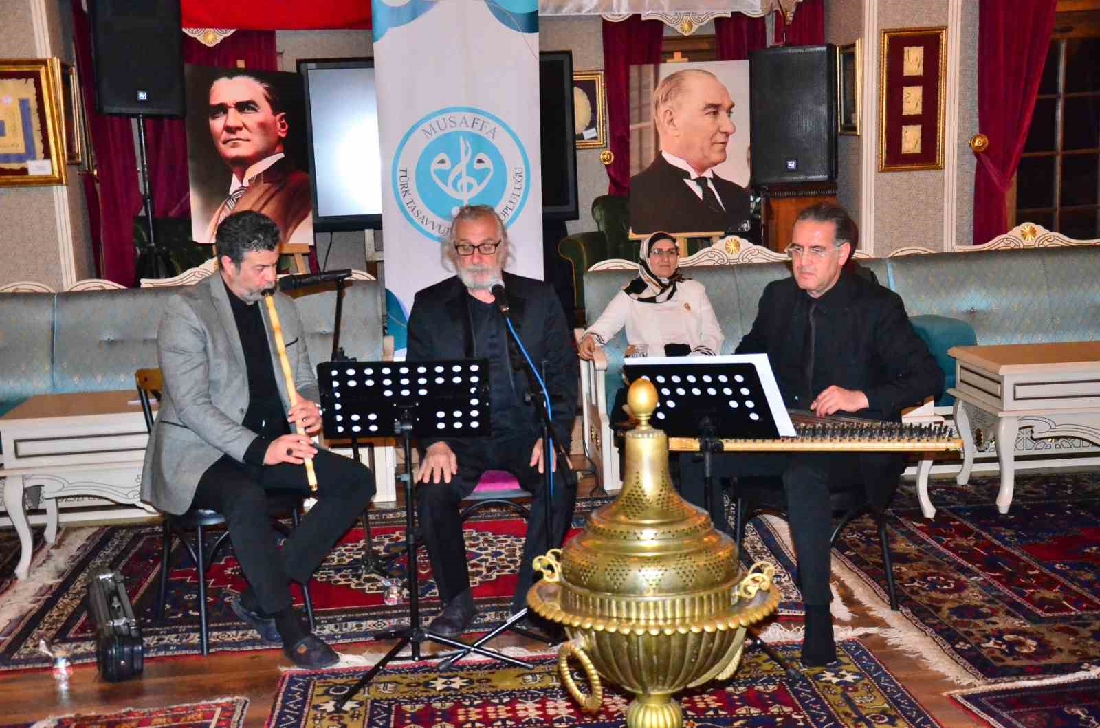 Mevlana’nın sessizliği Manisa’da yankılandı
Mevlana’nın sessizliği Manisa’da yankılandı