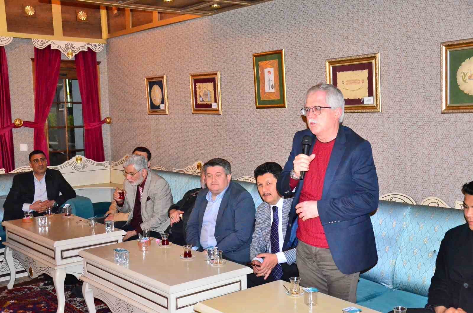 Mevlana’nın sessizliği Manisa’da yankılandı
Mevlana’nın sessizliği Manisa’da yankılandı