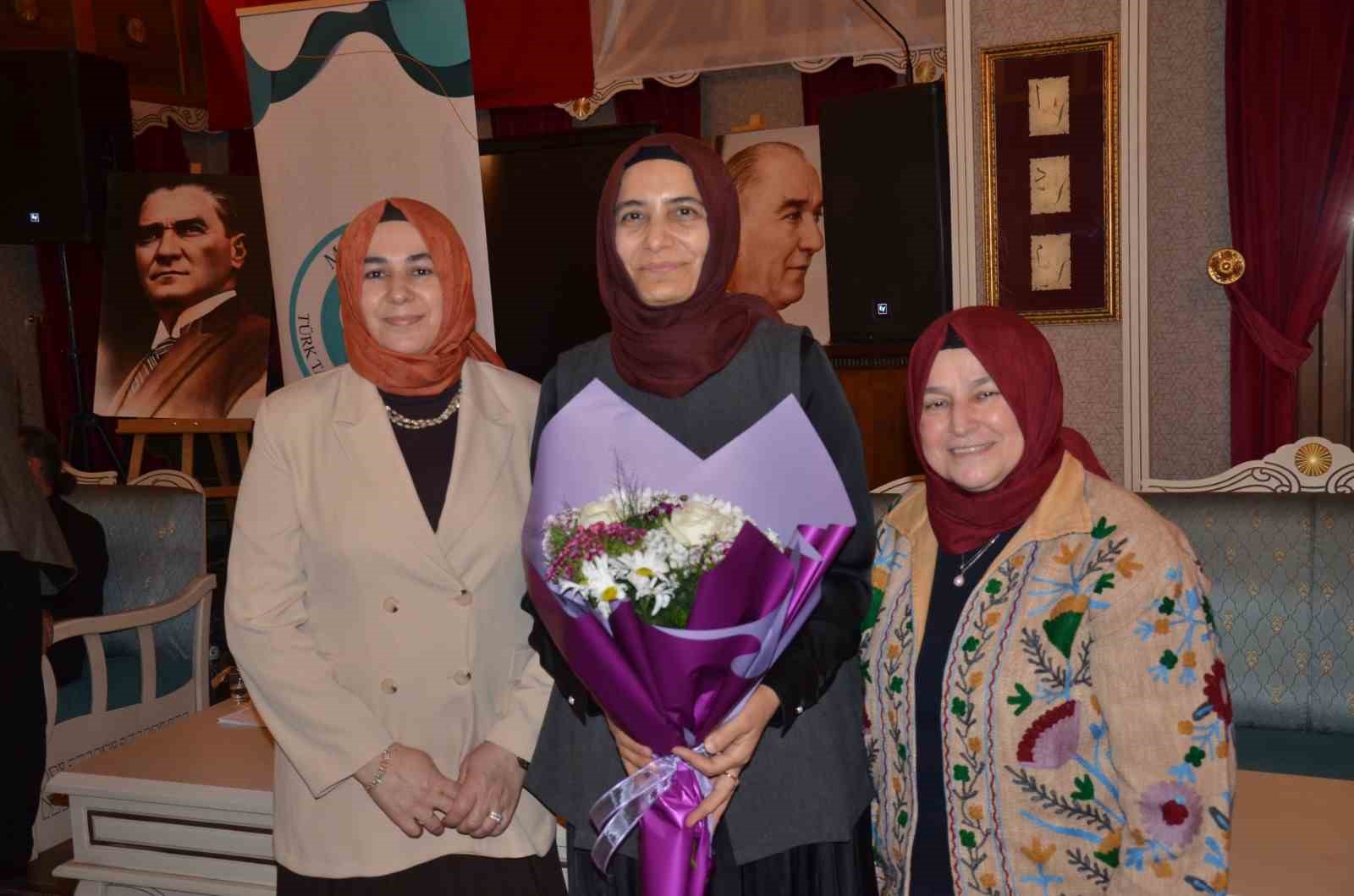 Mevlana’nın sessizliği Manisa’da yankılandı
Mevlana’nın sessizliği Manisa’da yankılandı