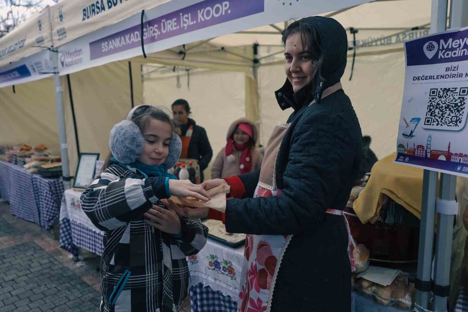 "Meydan Kadınların" dayanışma pazarına büyük ilgi
