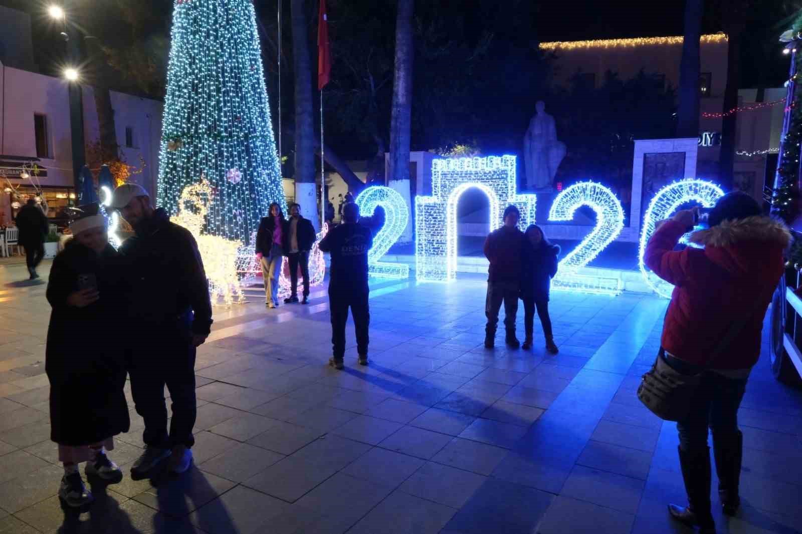 Meydanın ışıltısı fotoğraf karelerine yansıdı
