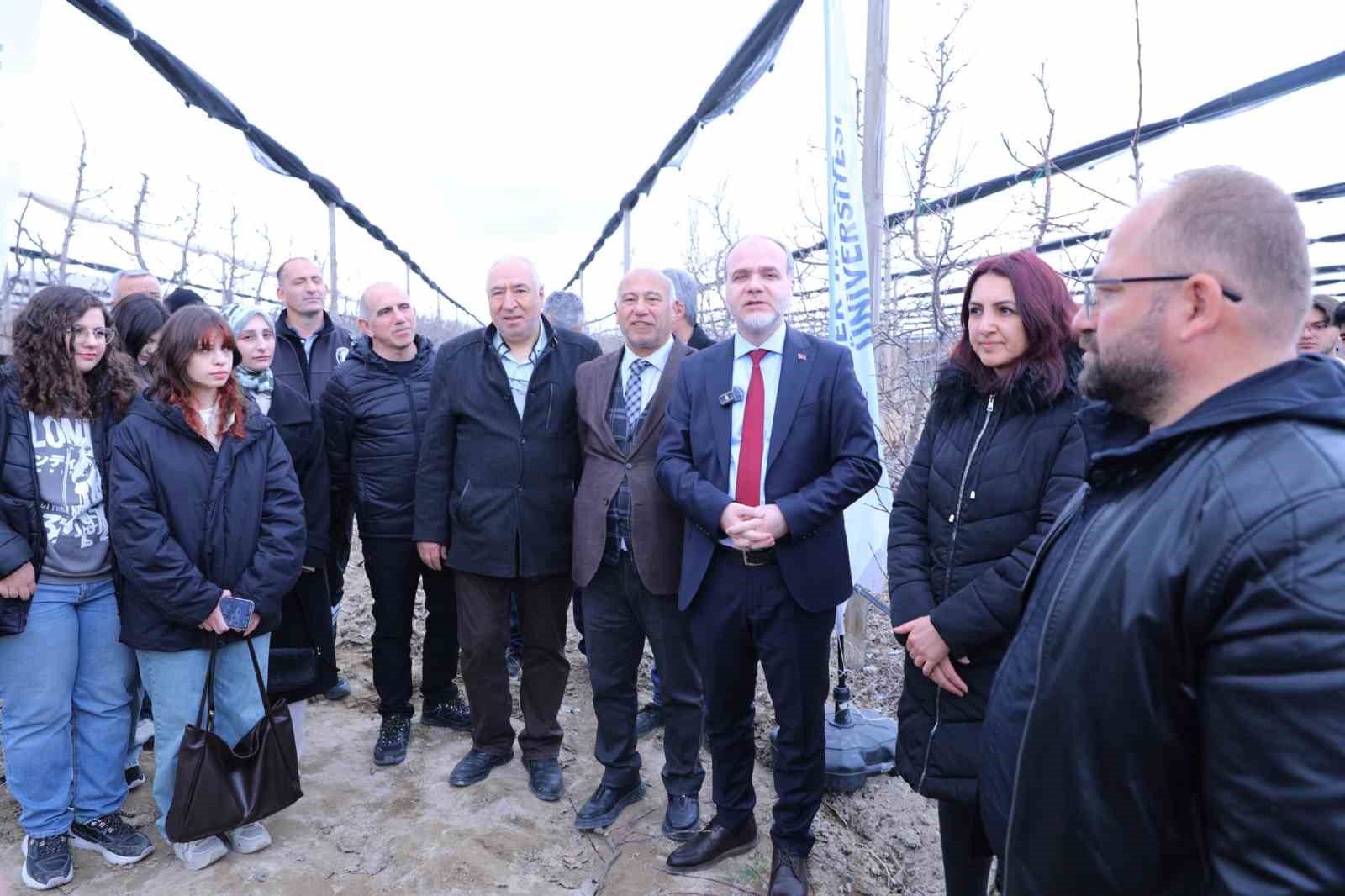 Meyve ağaçlarında doğru budama yöntemleri öğretildi
Meyve ağaçlarında doğru budama yöntemleri öğretildi