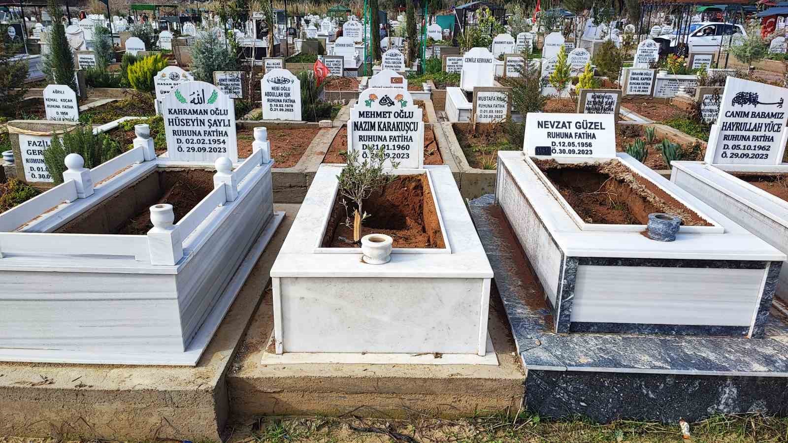 Mezarlar selde çöktü aileler isyan etti
