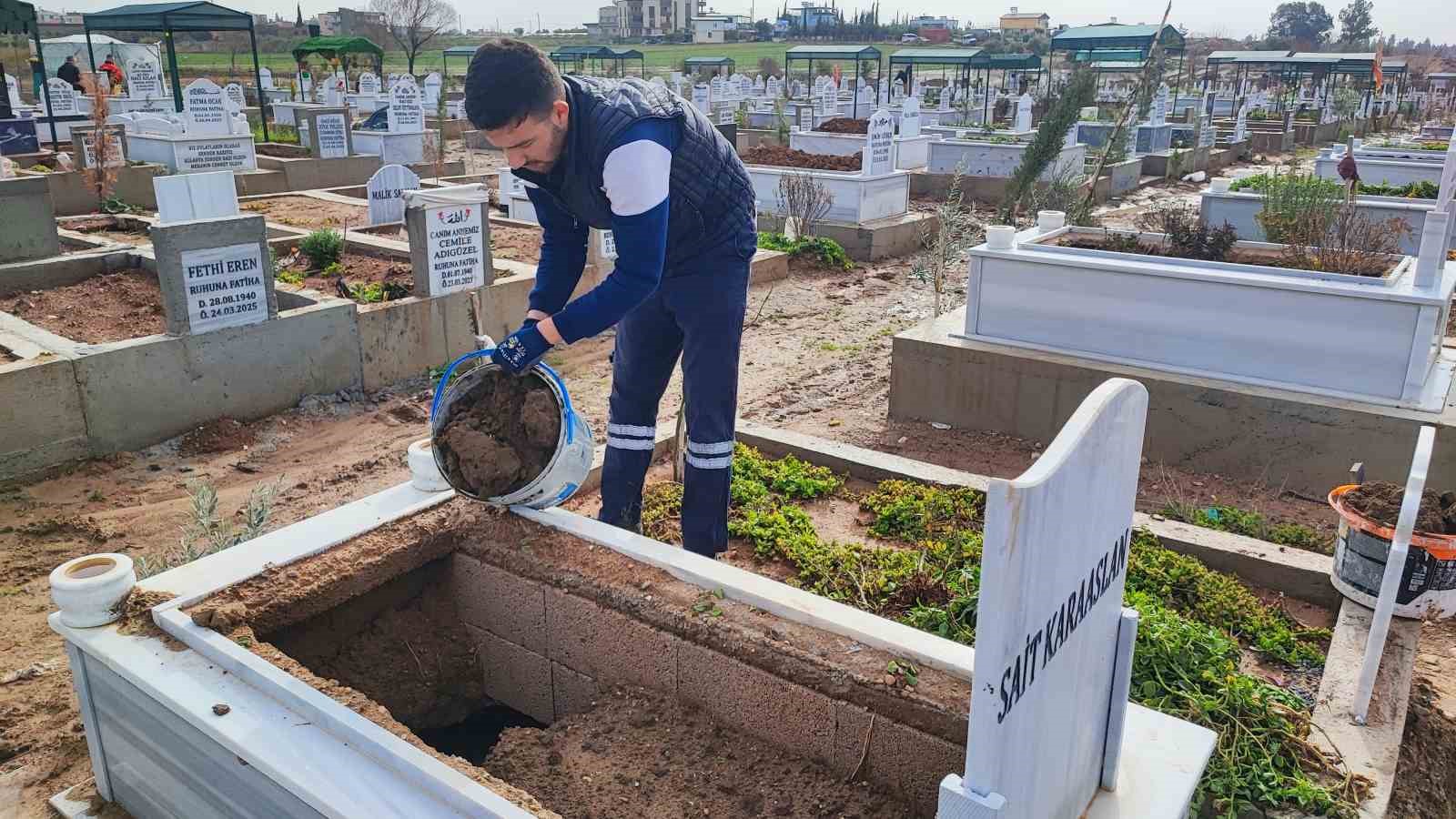 Mezarlar selde çöktü aileler isyan etti
