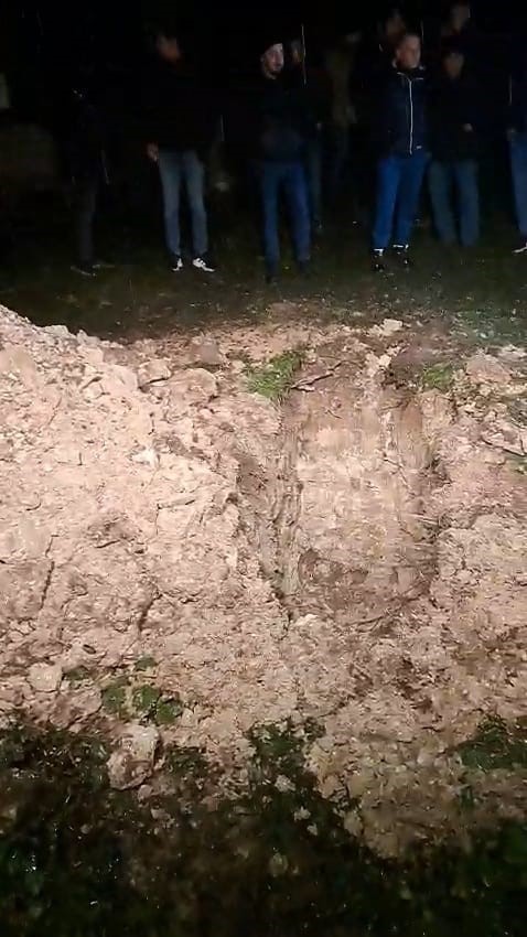 Mezarlığa gömülen esrarengiz paket mahalleliyi ayağa kaldırdı
