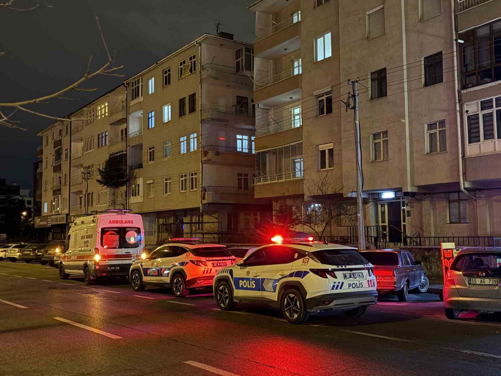 Mezarlık ziyareti dönüşü eşini evde ölü buldu
