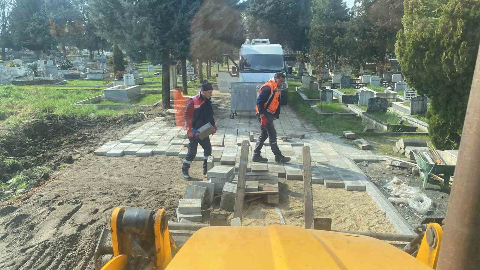 Mezarlıklar Ramazan Bayramı’na hazırlanıyor
