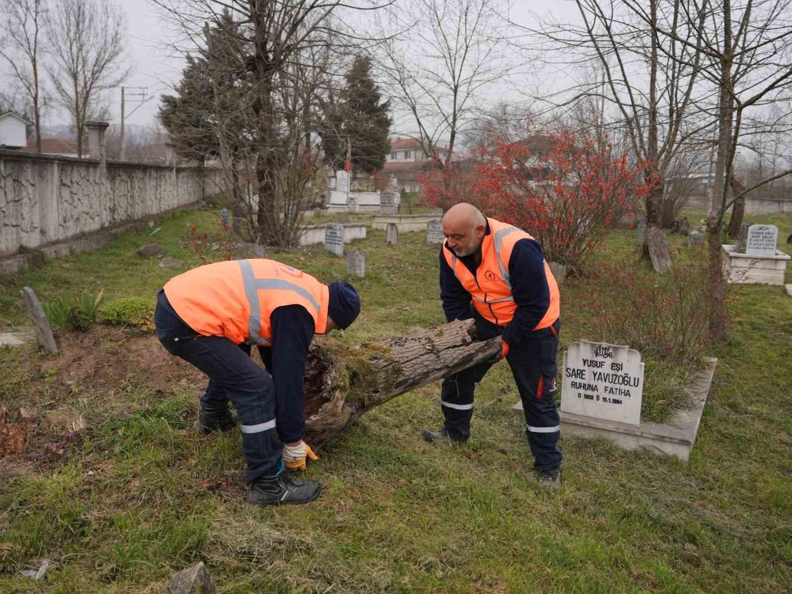 Mezarlıkların bakımları tamamlandı
