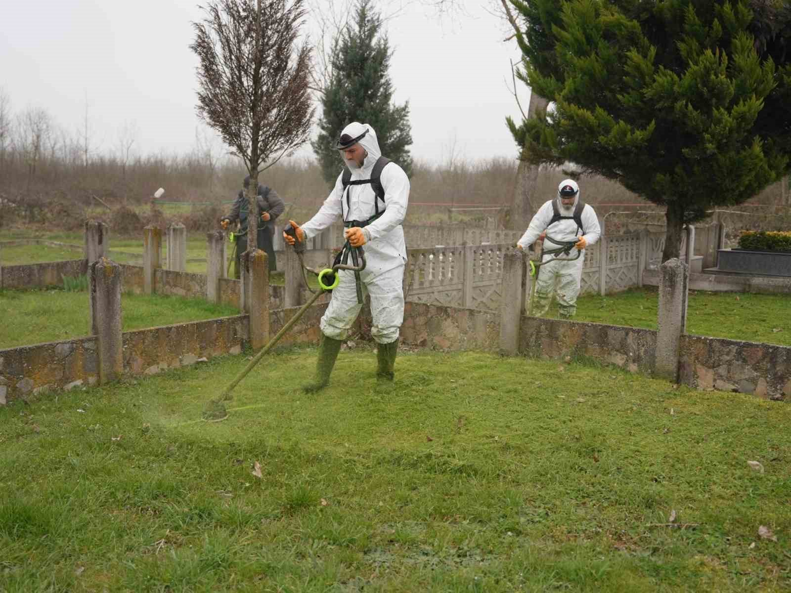 Mezarlıkların bakımları tamamlandı
